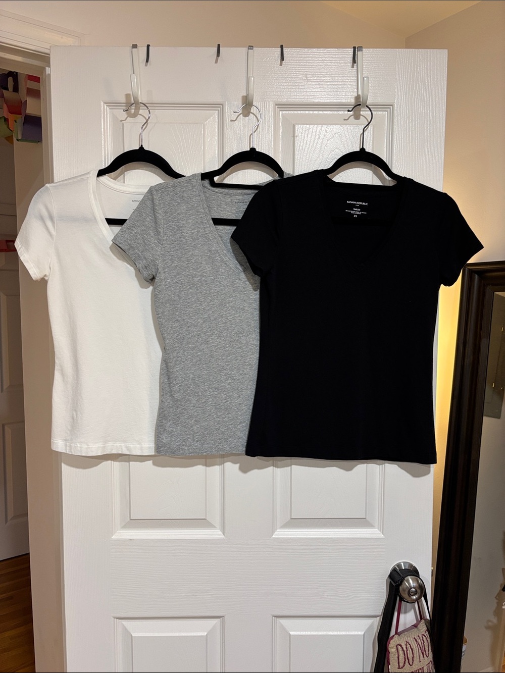 Banana Republic Factory 3 V-neck T-shirt White, Gray, Black Size XS - Picture 5 of 14